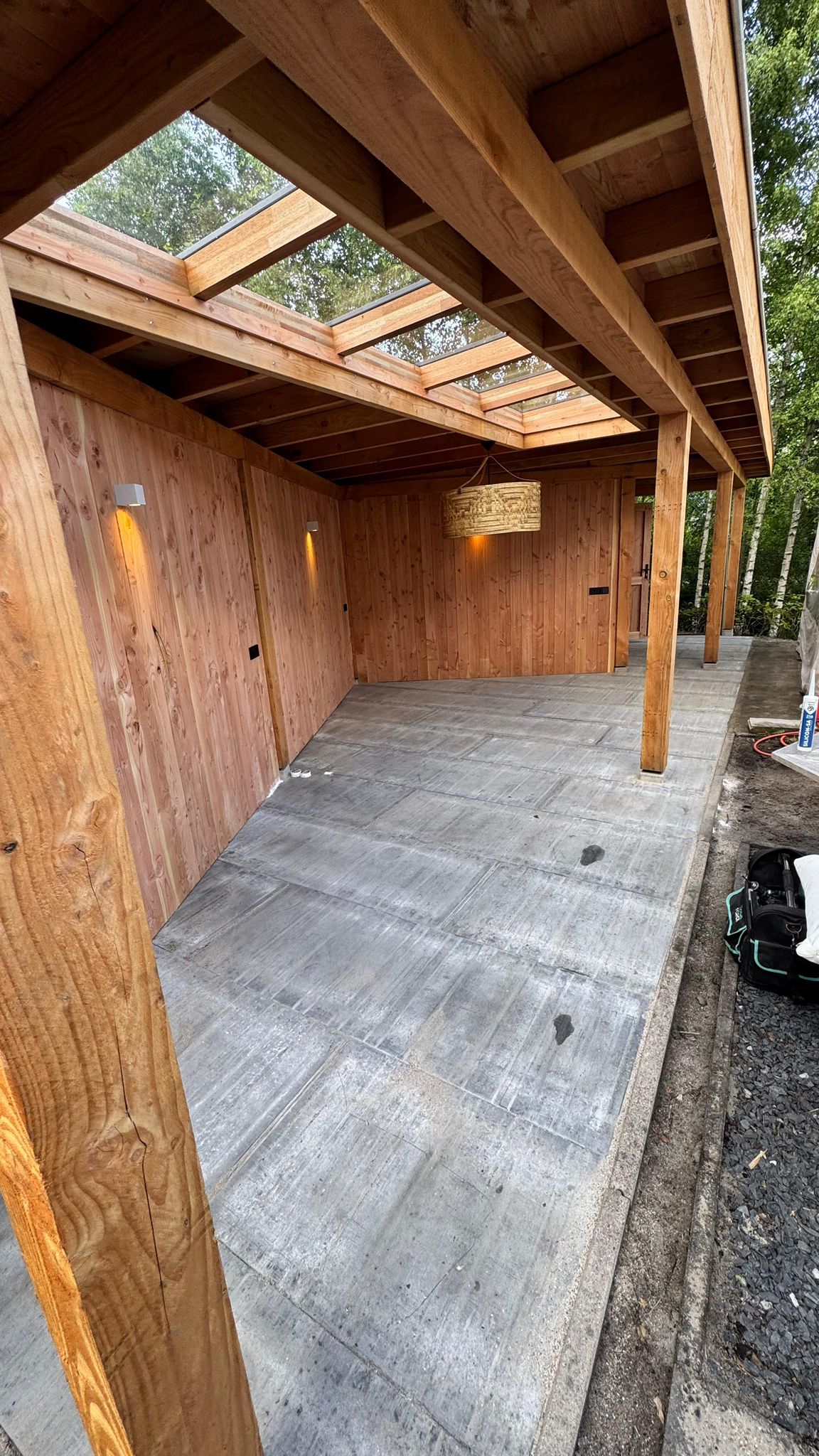 Kunststof Steenschotten Terras met Houten Bouw
