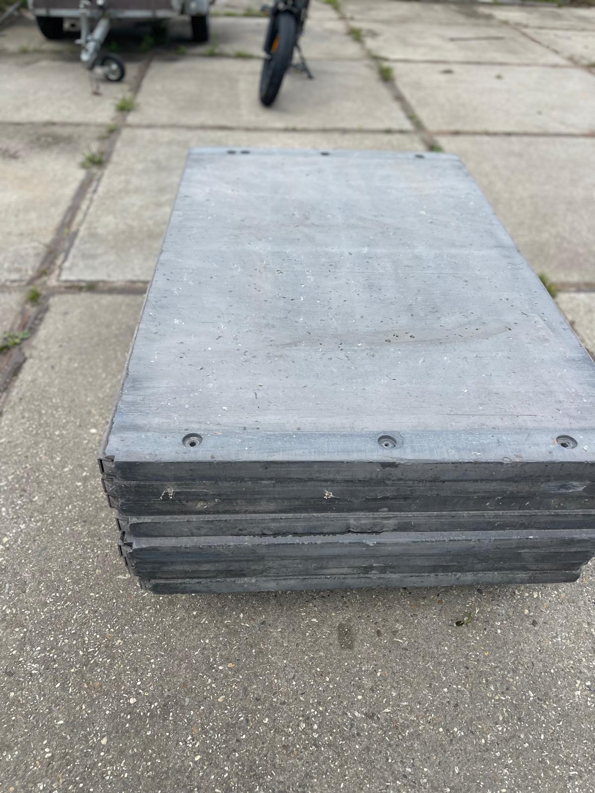Kunststof Steenschotten-  boven kant 150x95x5