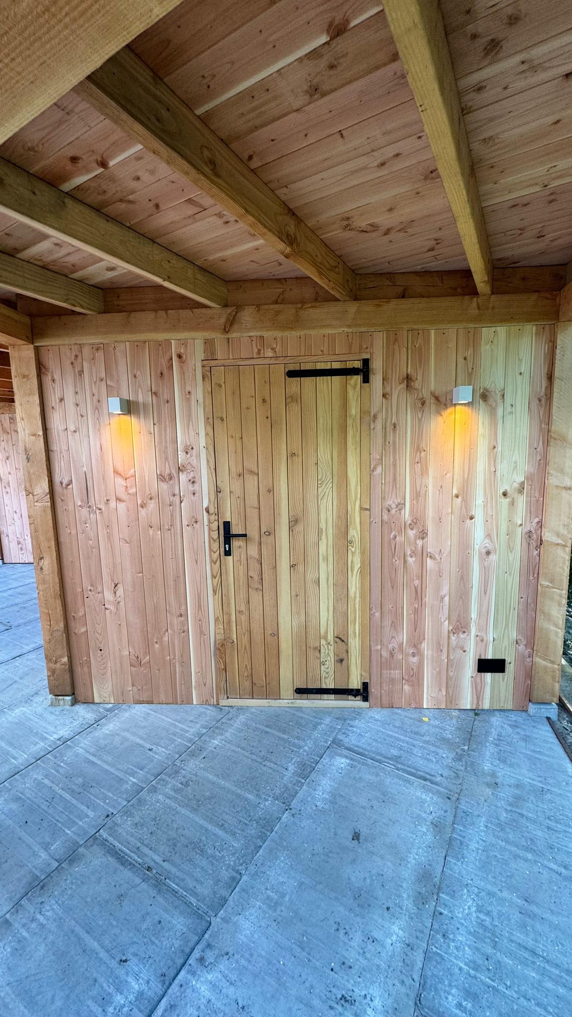 Kunststof Terras met Houten Deur