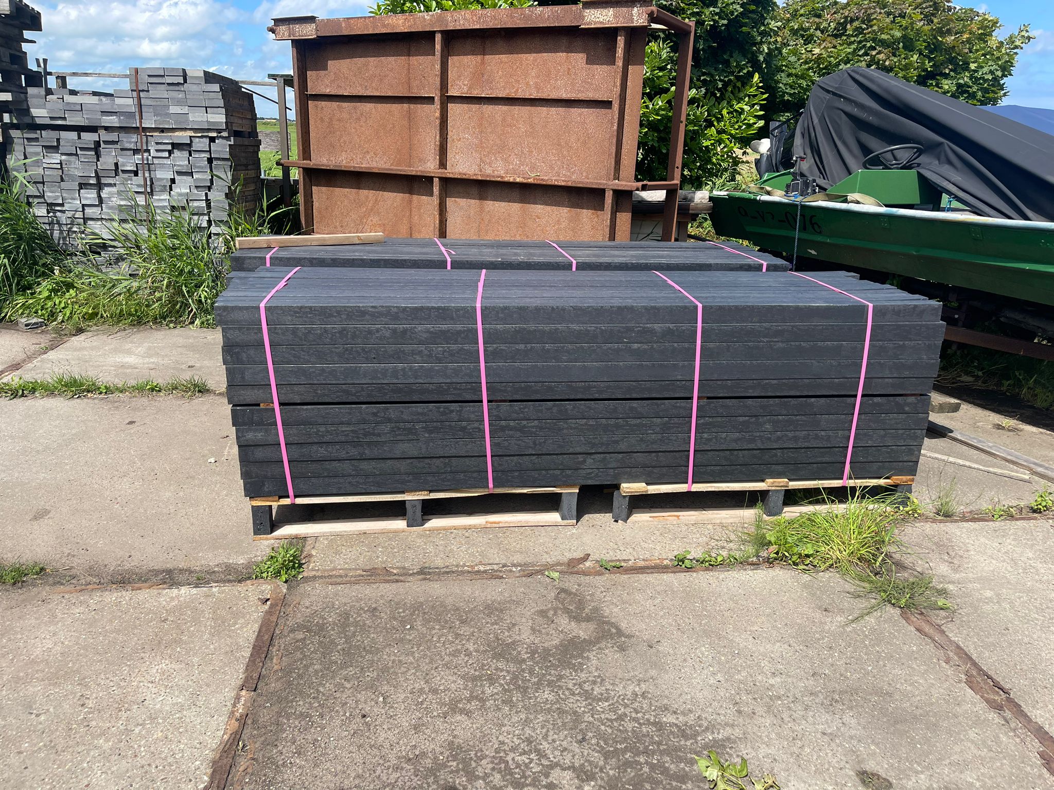 2 Stapels Staal versterkte Kunststof Palen 7x7x260